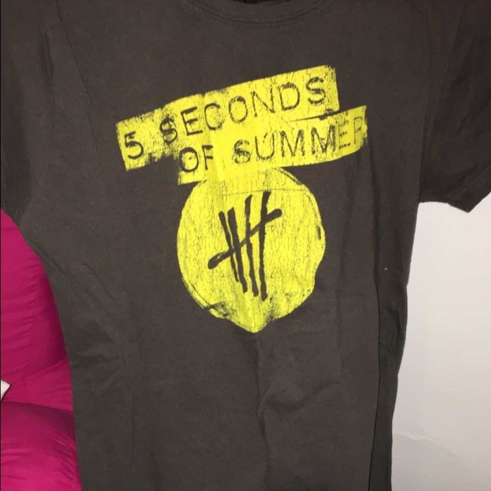 5SOS tee